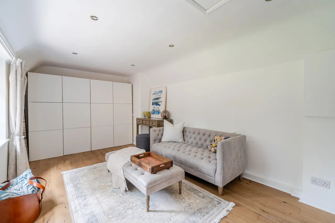 Esher Place Avenue, Esher, KT10, photo 9