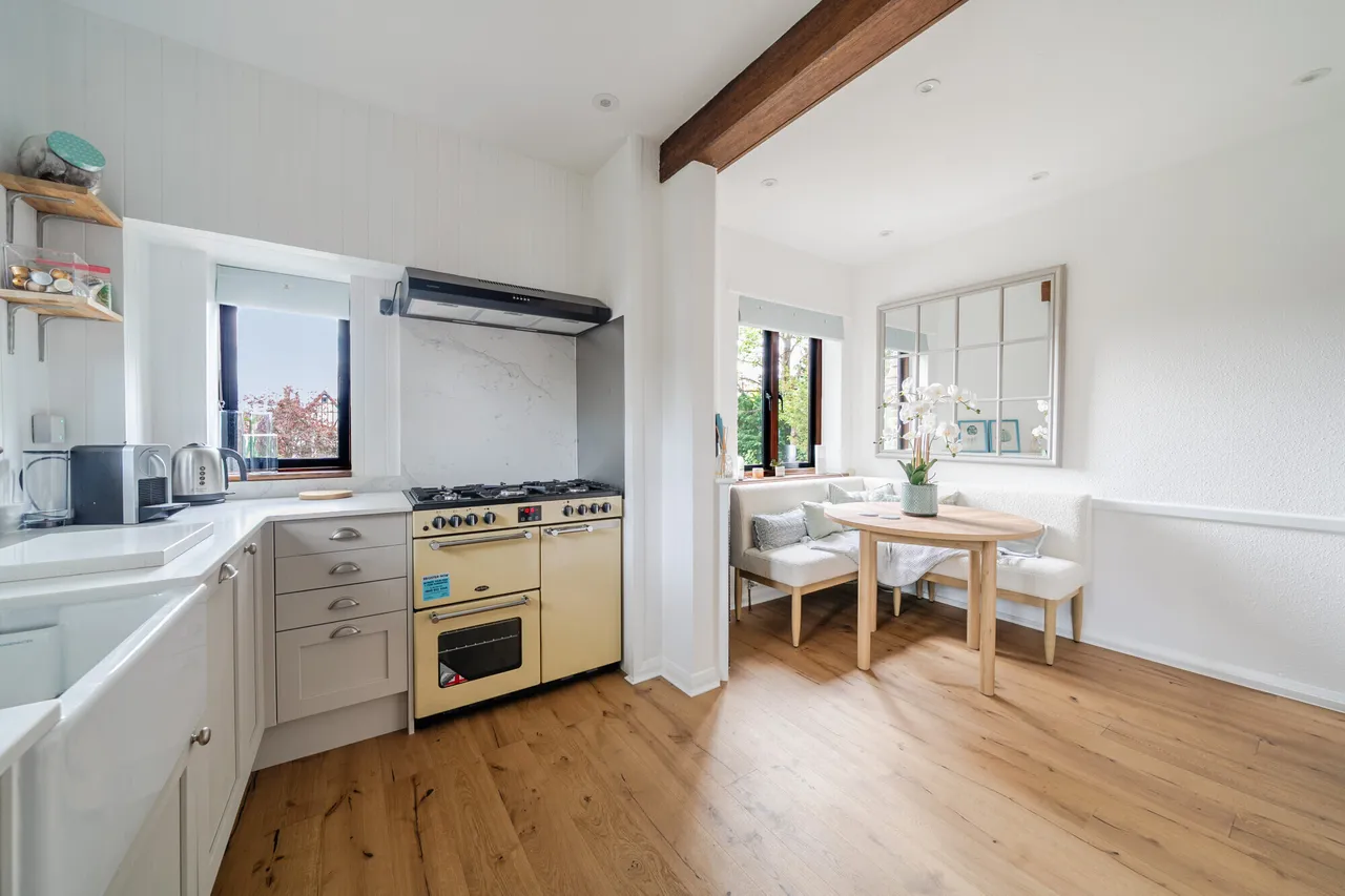 Esher Place Avenue, Esher, KT10, photo 3