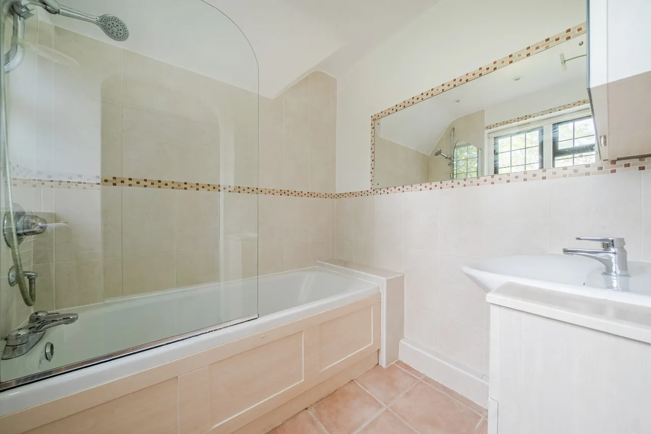 Esher Place Avenue, Esher, KT10, photo 12