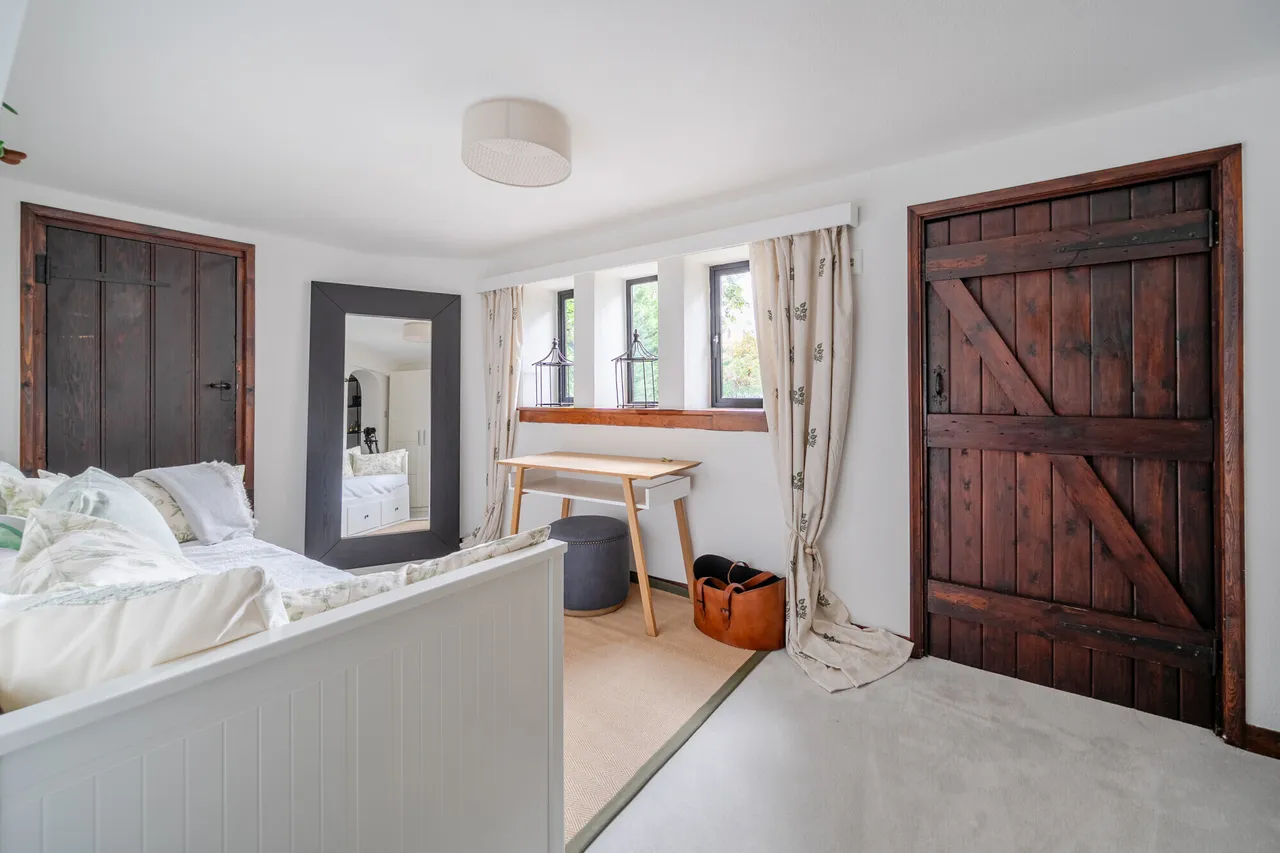 Esher Place Avenue, Esher, KT10, photo 6