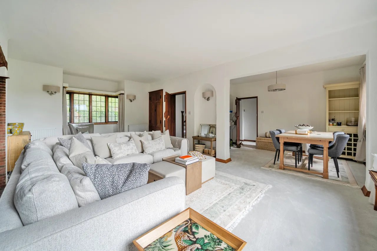 Esher Place Avenue, Esher, KT10, photo 2