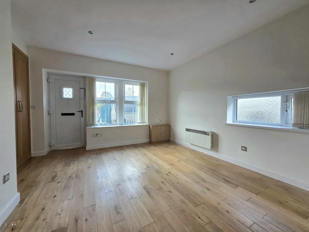 Westgate, Cleckheaton BD19 5ET, photo 3