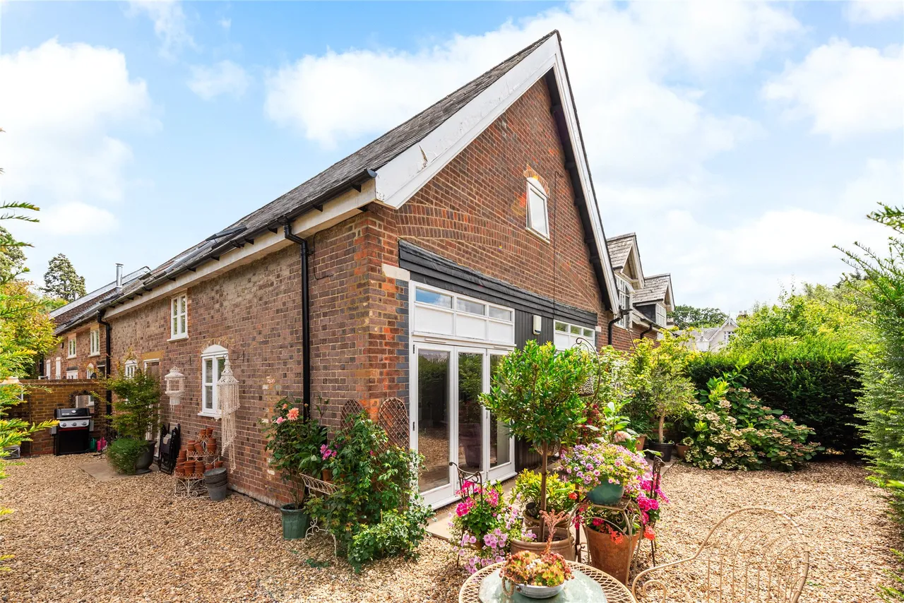 4 bed property for sale, Home Farm Court, Putteridge Park, LU2