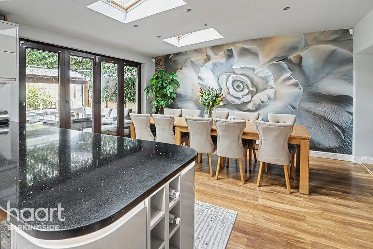 Wensleydale Avenue, Clayhall, IG5, photo 8