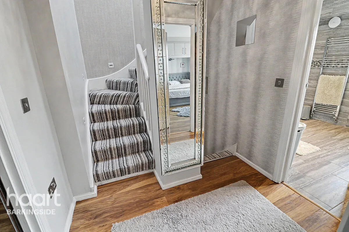 Wensleydale Avenue, Clayhall, IG5, photo 13