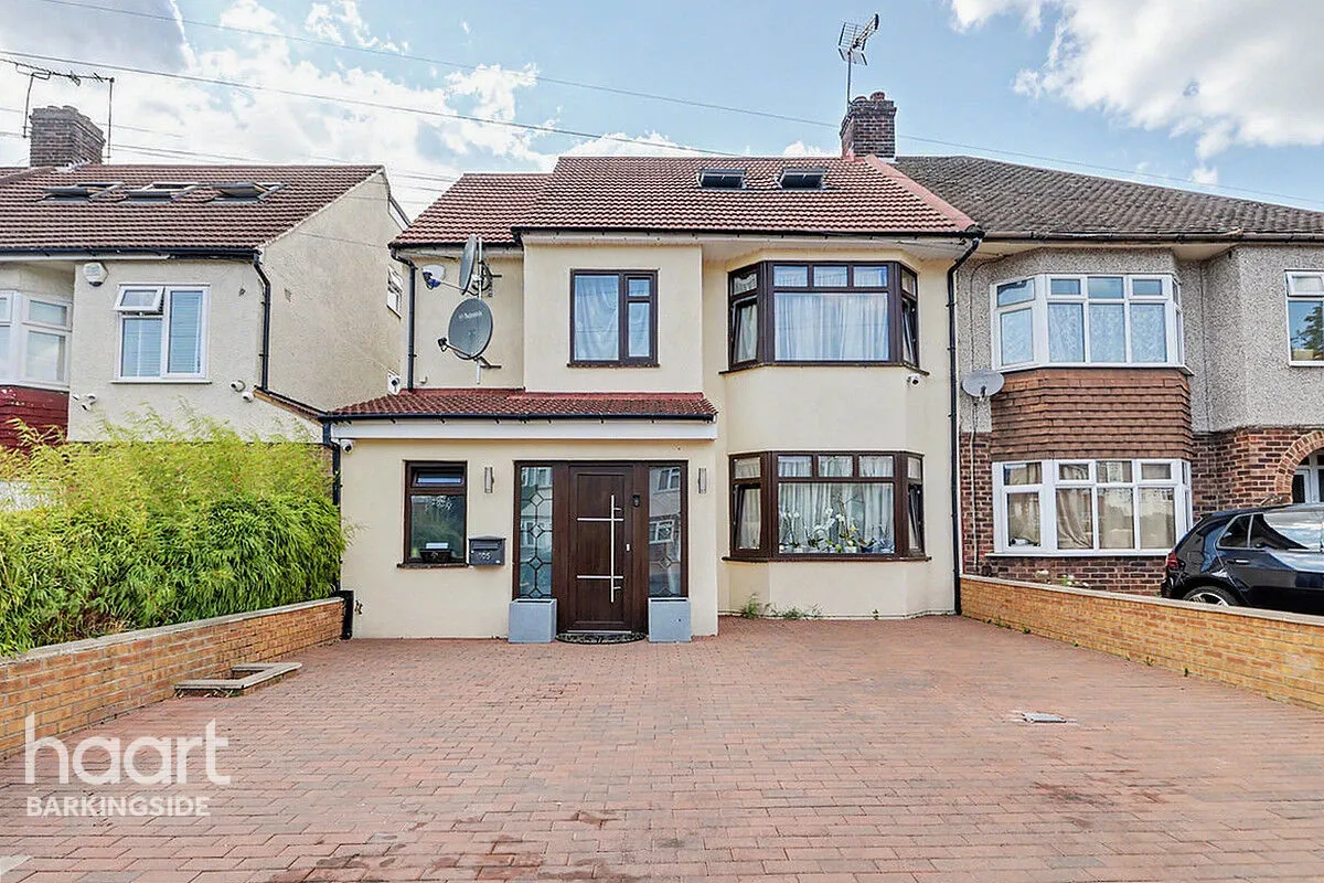 Wensleydale Avenue, Clayhall, IG5, photo 31
