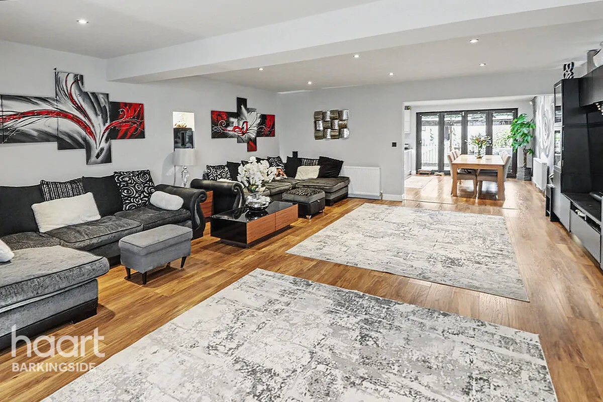 Wensleydale Avenue, Clayhall, IG5, photo 5