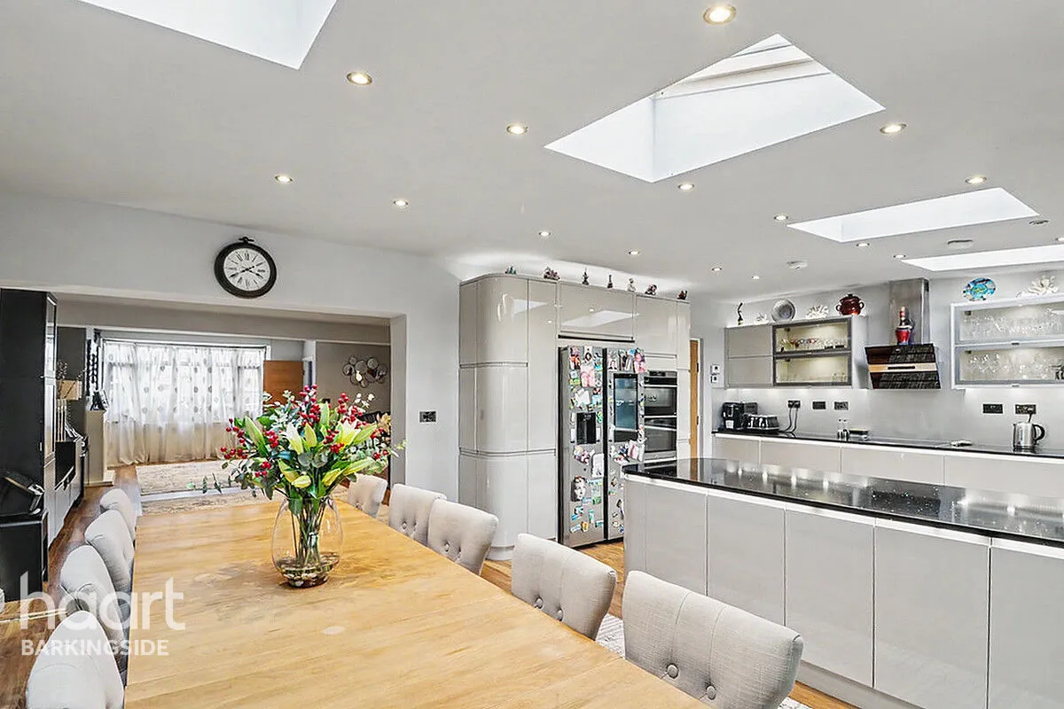Wensleydale Avenue, Clayhall, IG5, photo 10