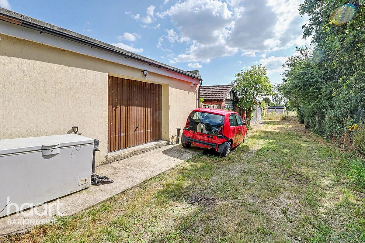 Wensleydale Avenue, Clayhall, IG5, photo 30
