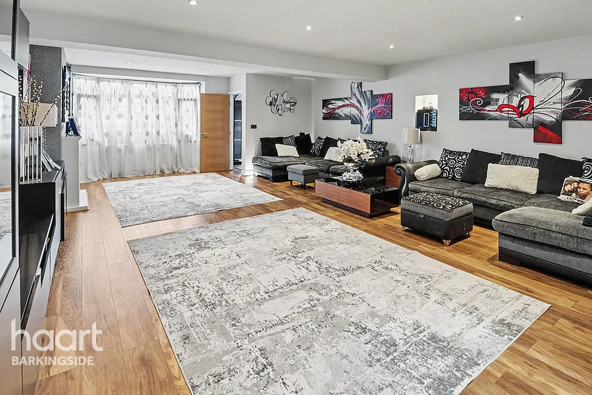Wensleydale Avenue, Clayhall, IG5, photo 6