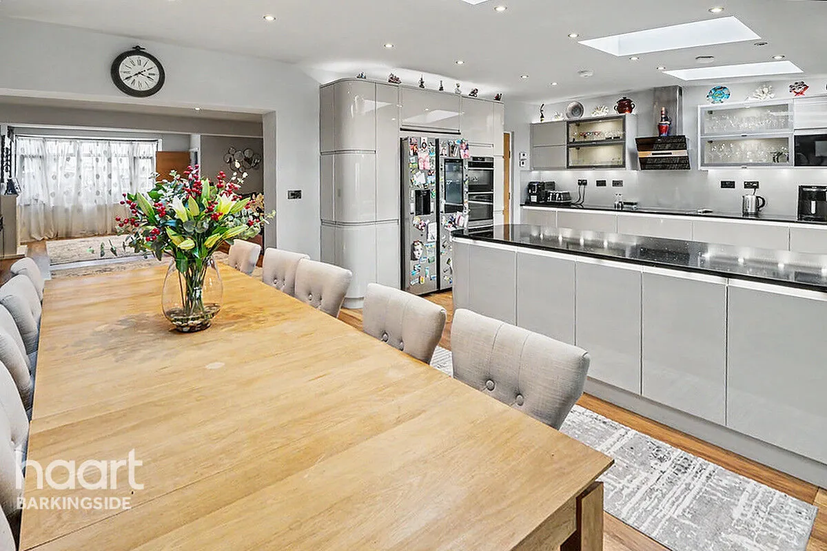 Wensleydale Avenue, Clayhall, IG5, photo 9