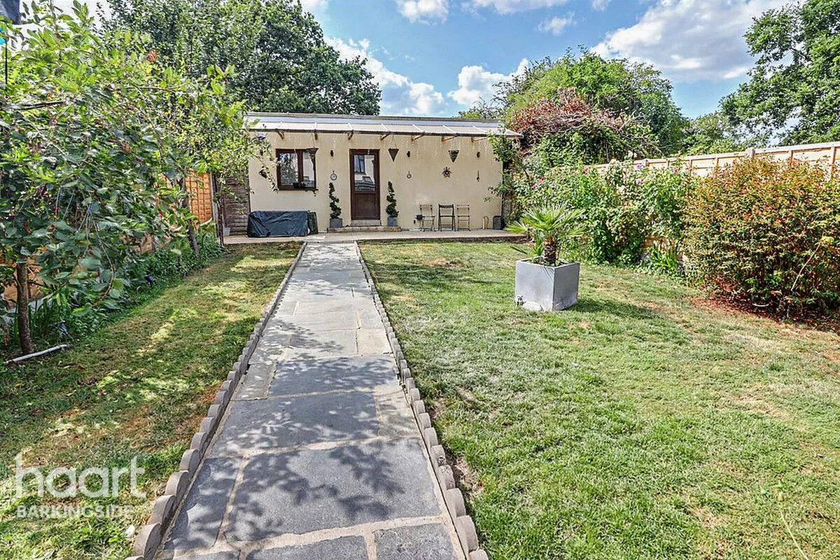 Wensleydale Avenue, Clayhall, IG5, photo 25