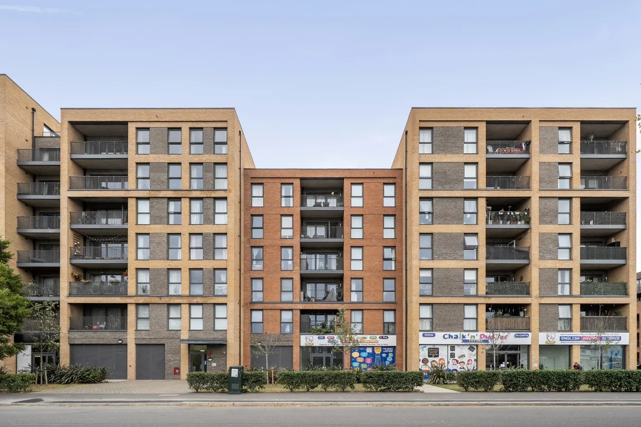 2 bed flat for sale, Pump Lane, hayes, UB3