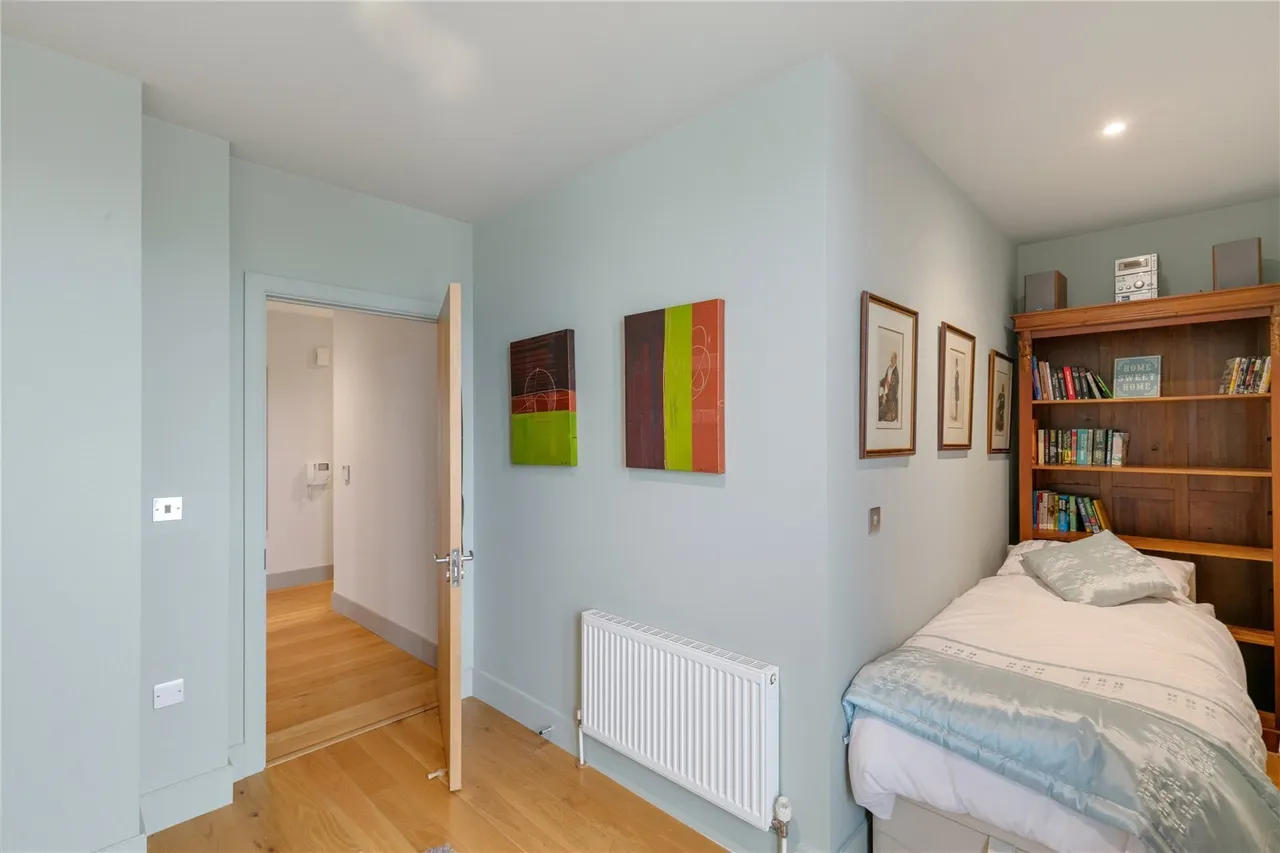 Clapham Road, London, SW9, photo 5