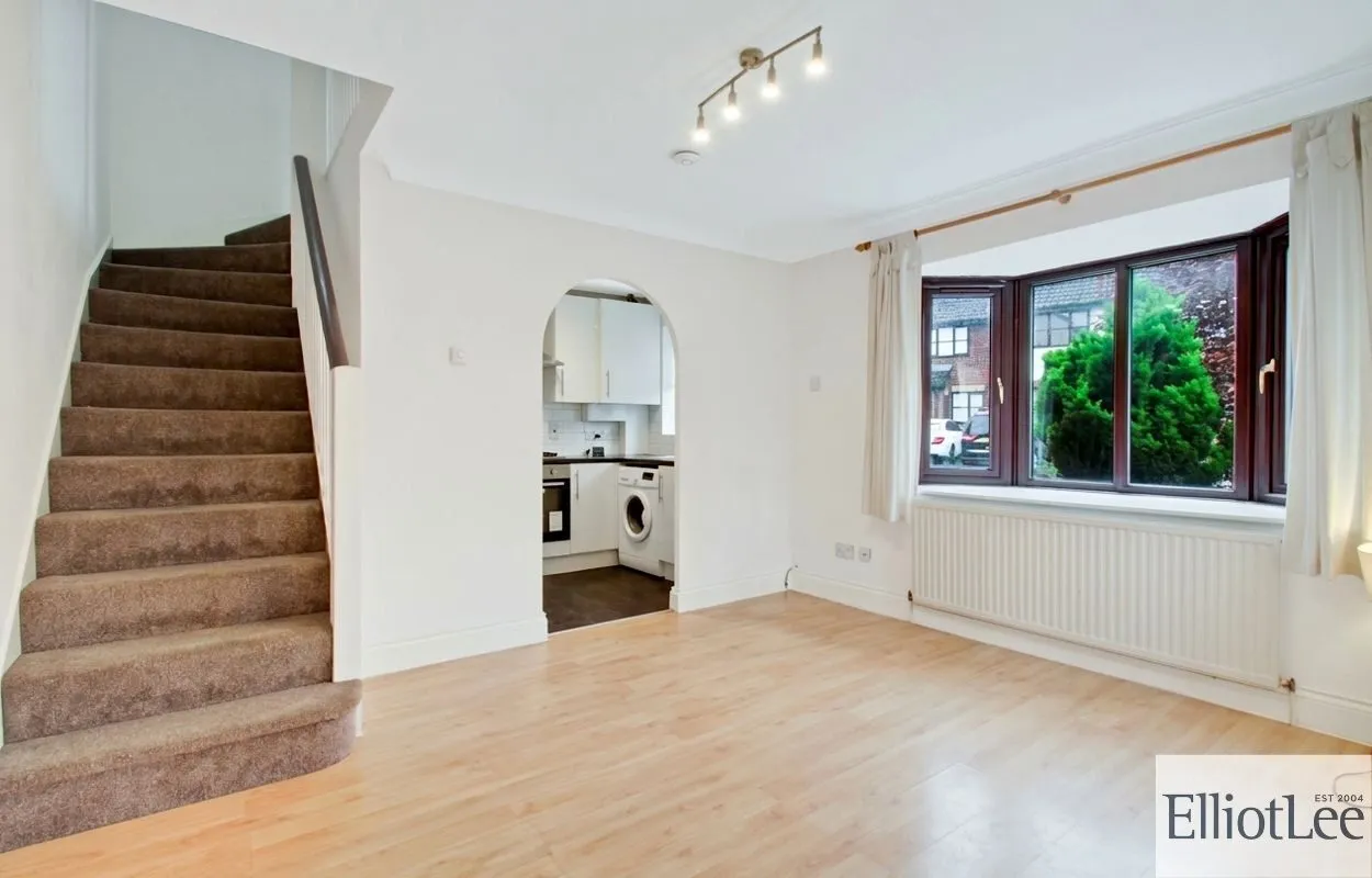 Greenacre Close, Northolt, UB5, photo 2
