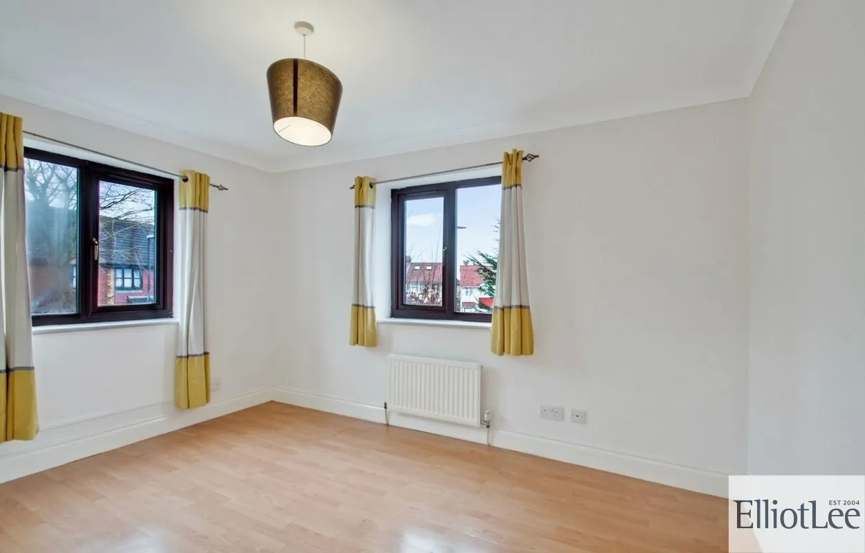 Greenacre Close, Northolt, UB5, photo 7