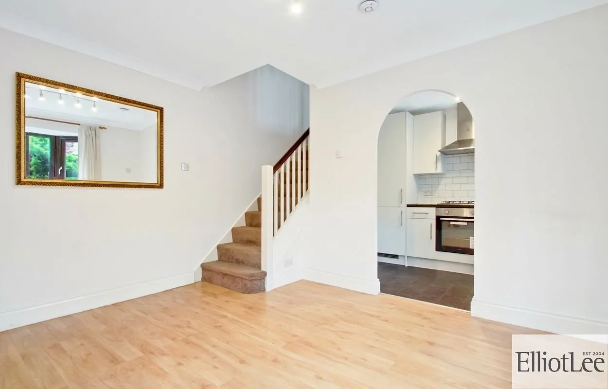 Greenacre Close, Northolt, UB5, photo 3