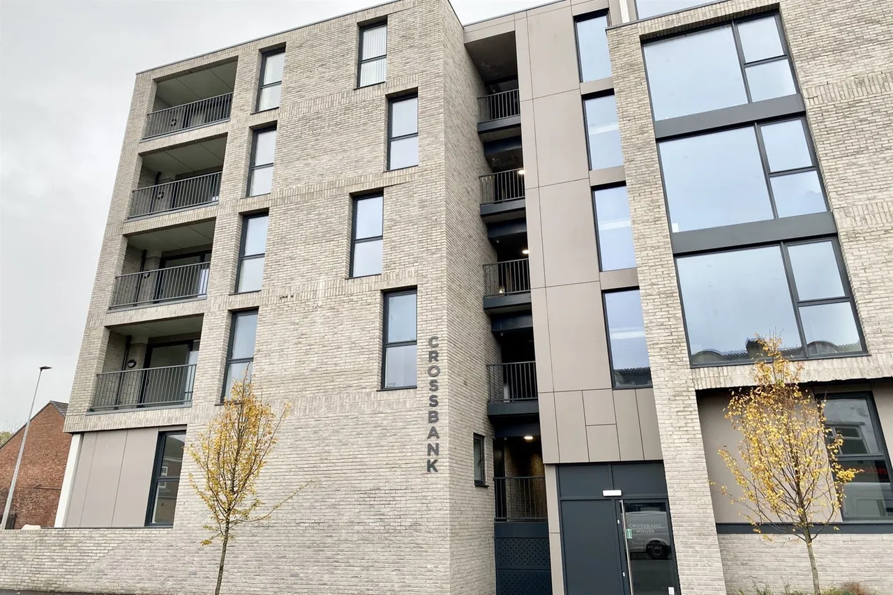 2 bed flat to rent — Crossbank House, 300 Lower Broughton Road, Salford, M7 2GX