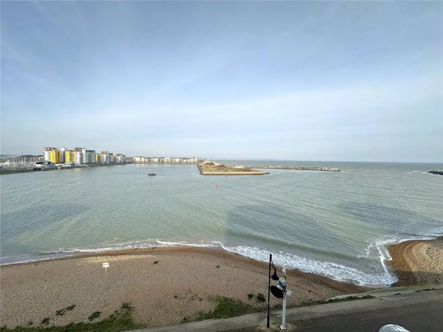 Dominica Court, Eastbourne, BN23, photo 2