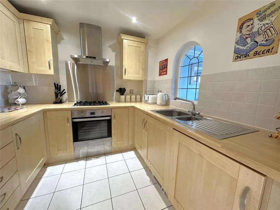 Dominica Court, Eastbourne, BN23, photo 5