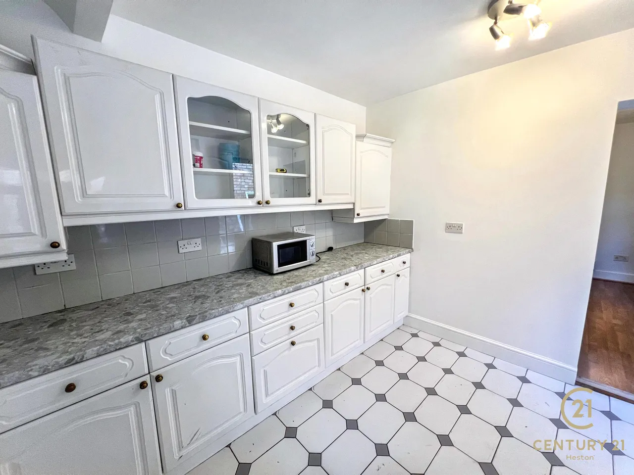 Maswell Park Crescent, Hounslow, TW3, photo 6