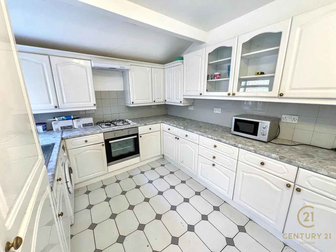 Maswell Park Crescent, Hounslow, TW3, photo 5