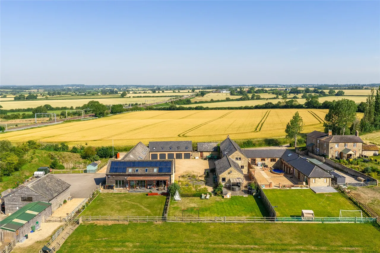 High Barn, Hungate End Farm, MK19, photo 18