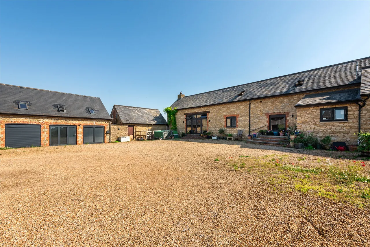 4 bed property for sale, High Barn, Hungate End Farm, MK19