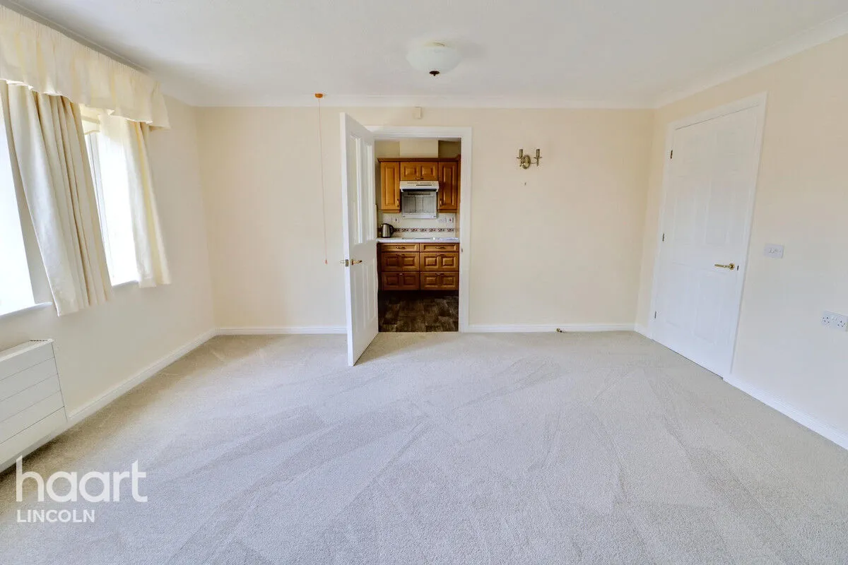 Minster Court, Bracebridge Heath, LN4, photo 5