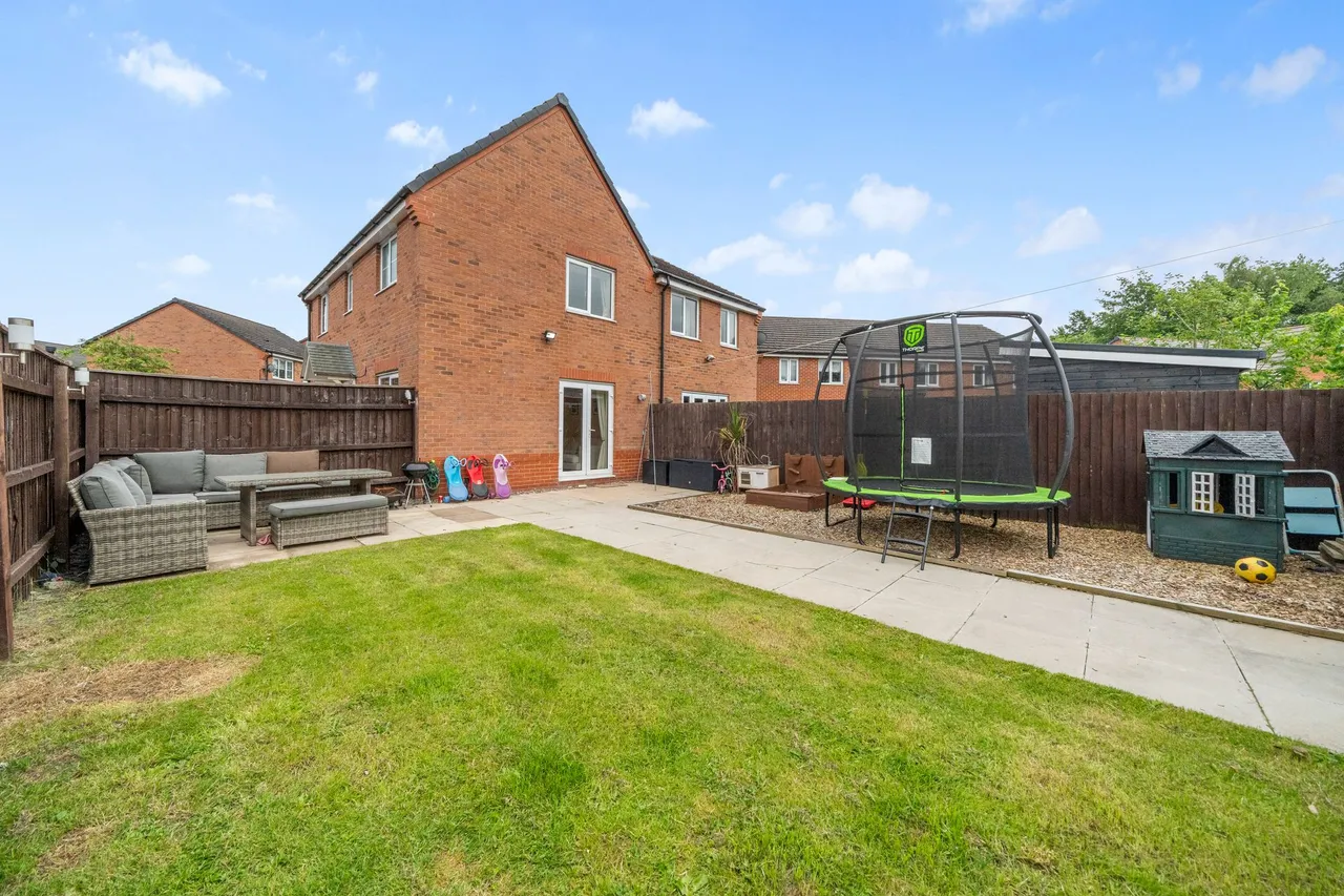 Cardinal Way, Newton-Le-Willows, Newton-Le-Willows, WA12 9FX, photo 4