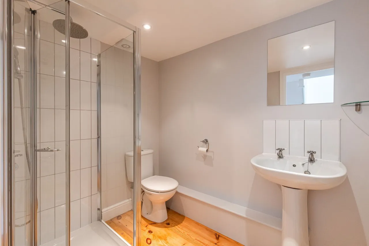 Delightfully Modernised Family Home i, photo 13