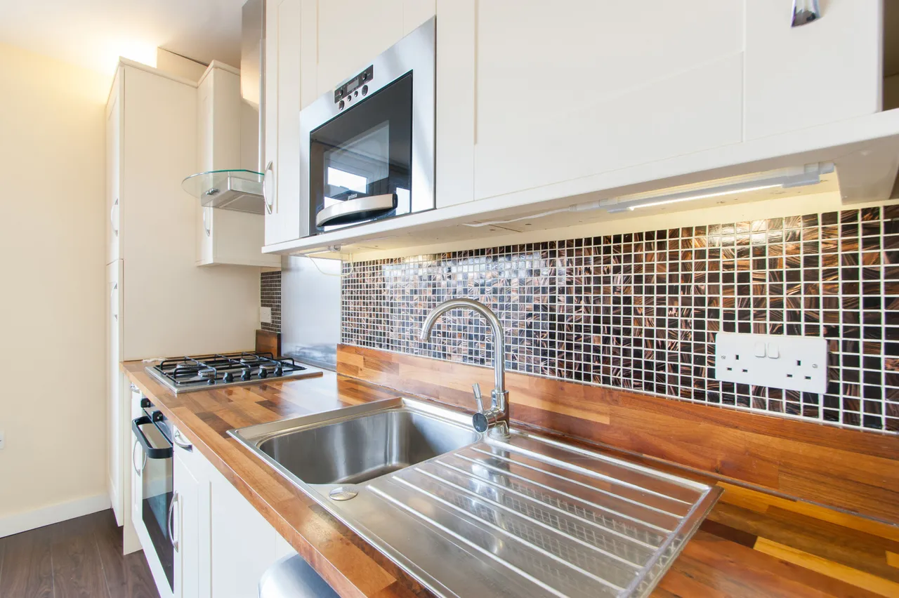 38d Chaucer Road, London, photo 2
