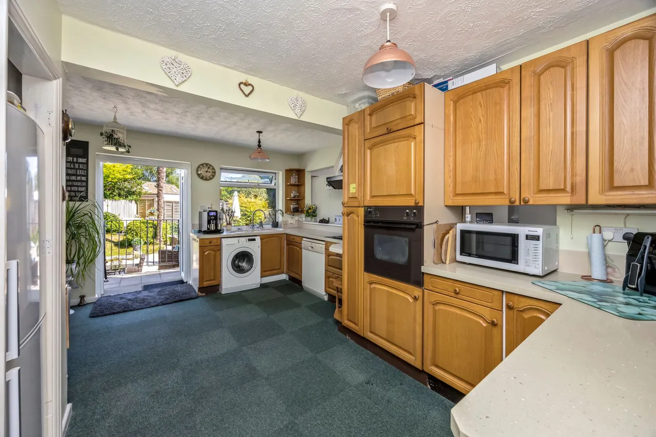 Thornden, Cowfold, RH13, photo 8
