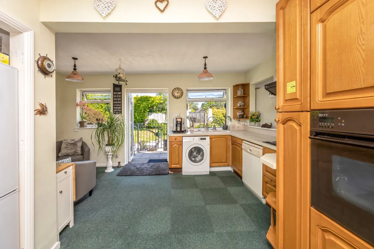 Thornden, Cowfold, RH13, photo 9