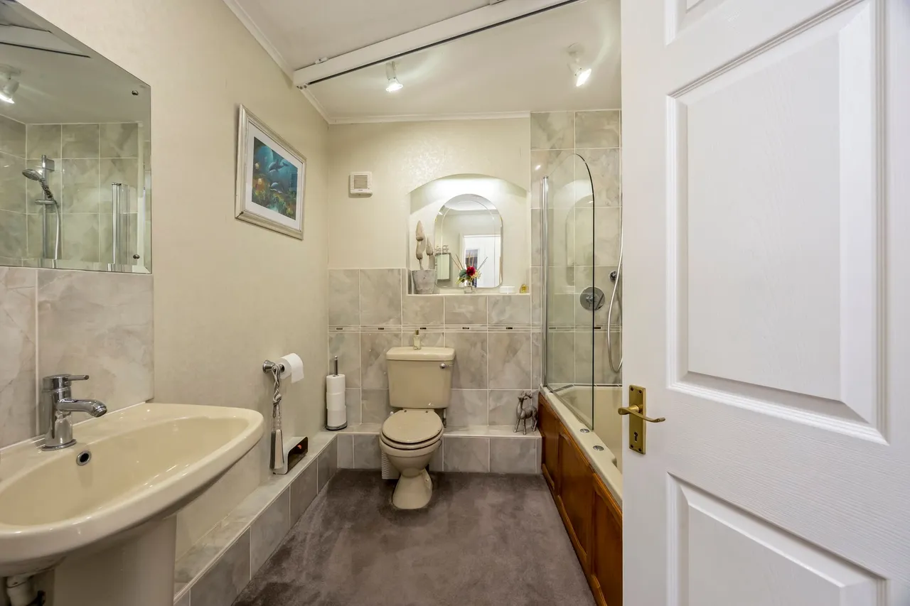 Thornden, Cowfold, RH13, photo 14
