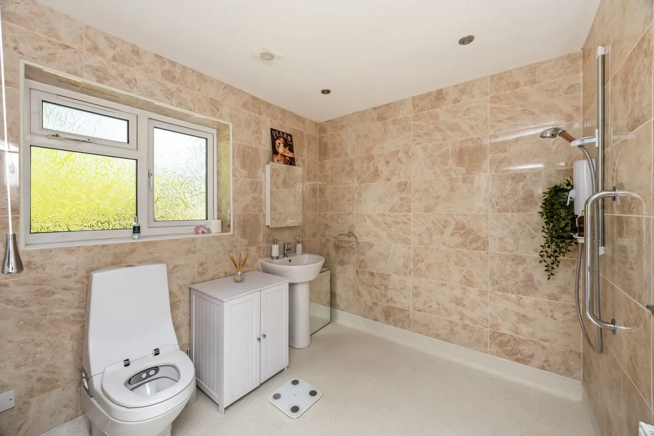 Thornden, Cowfold, RH13, photo 15
