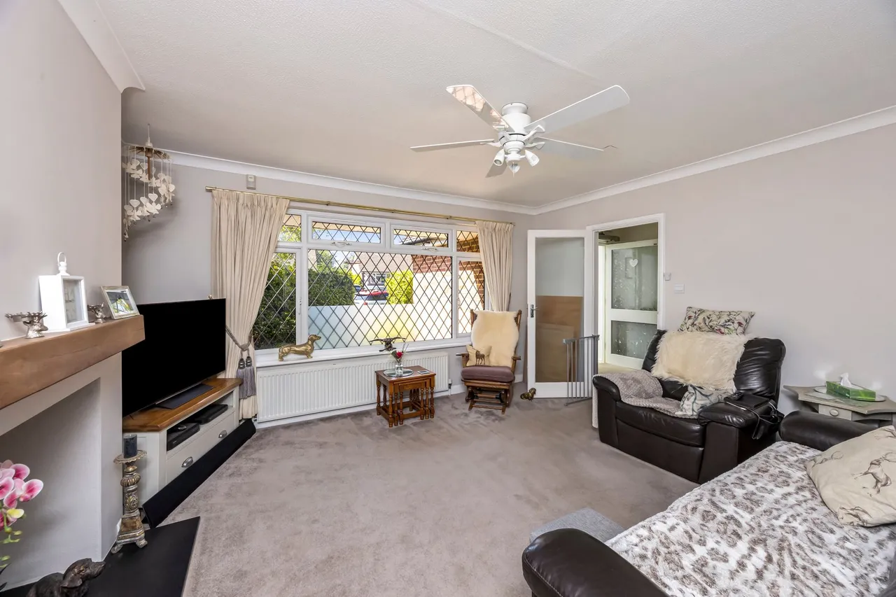Thornden, Cowfold, RH13, photo 3