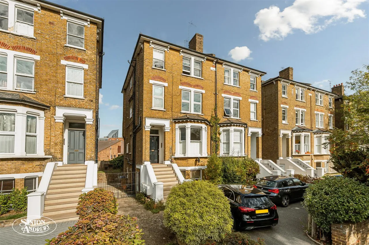 2 bed flat for sale, Churchfield Road, Ealing