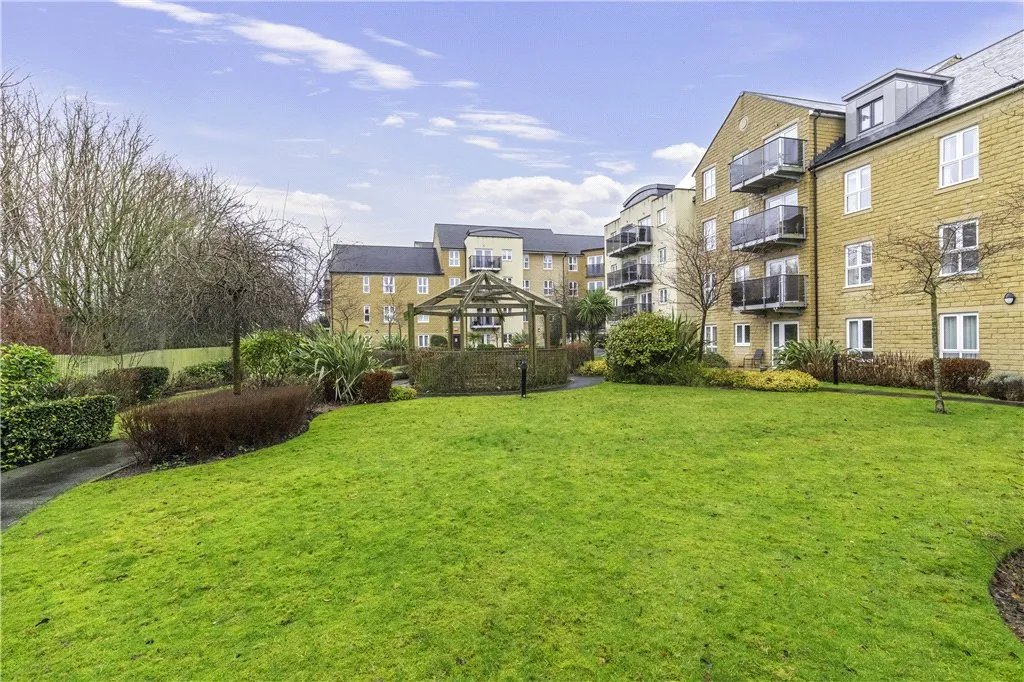 Squirrel Way, Leeds, LS17, photo 3