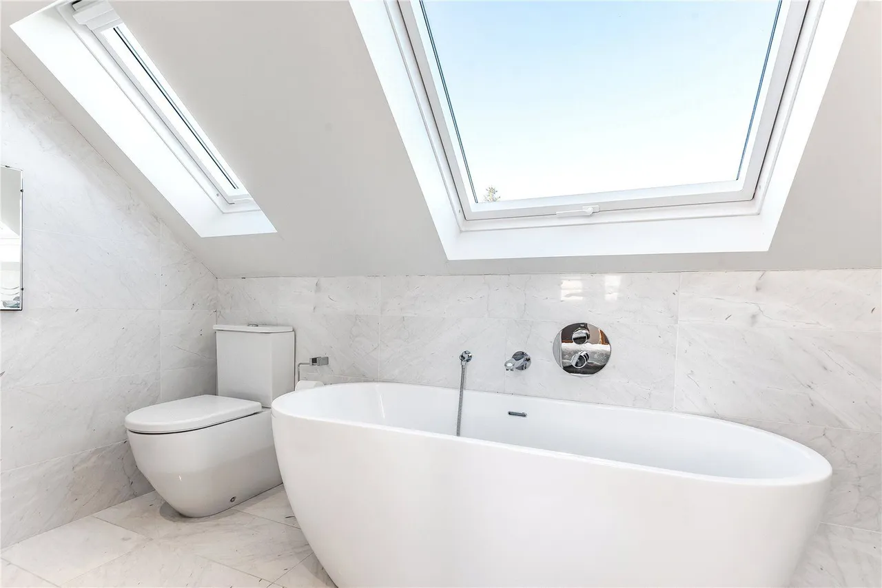 Wigton Lane, Alwoodley, LS17, photo 12