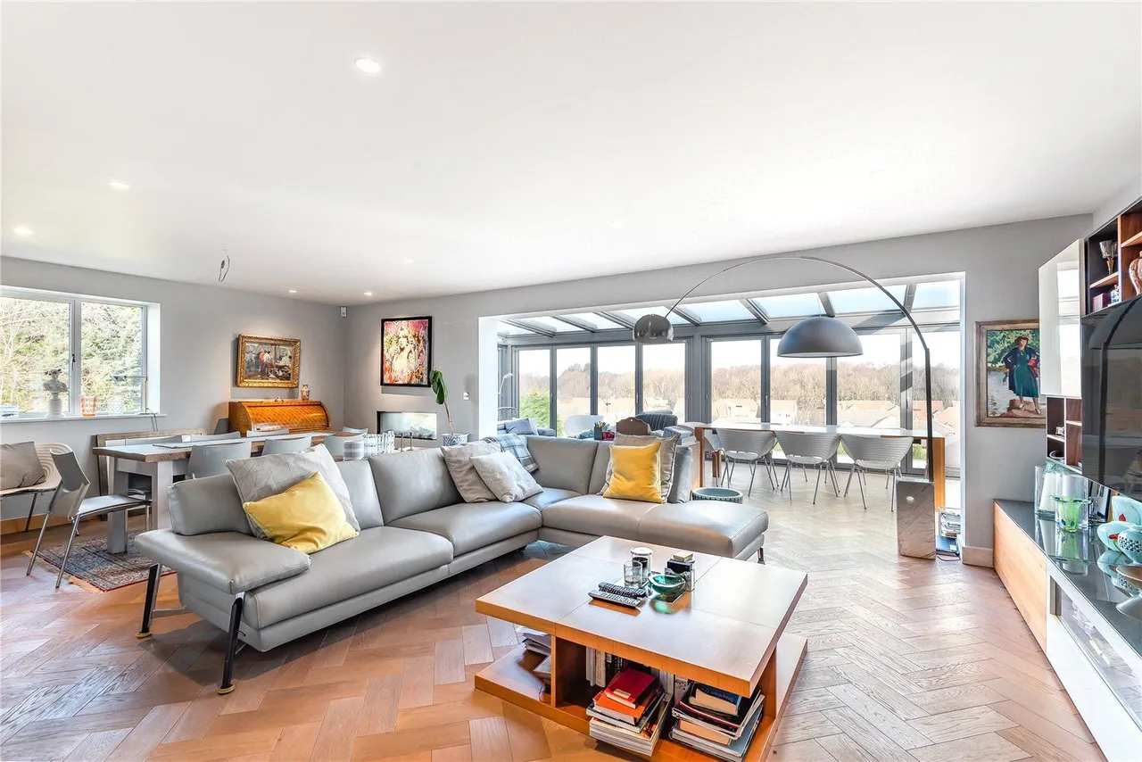Wigton Lane, Alwoodley, LS17, photo 3
