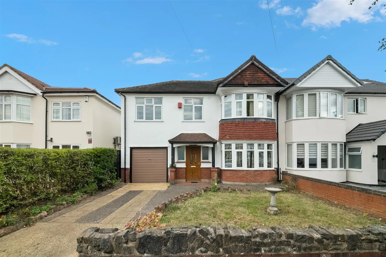 4 bed house for sale, Cranborne Avenue, Norwood Green