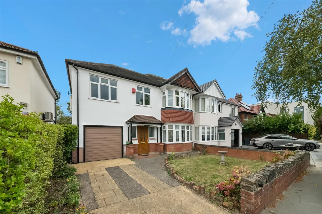Cranborne Avenue, Norwood Green, photo 16