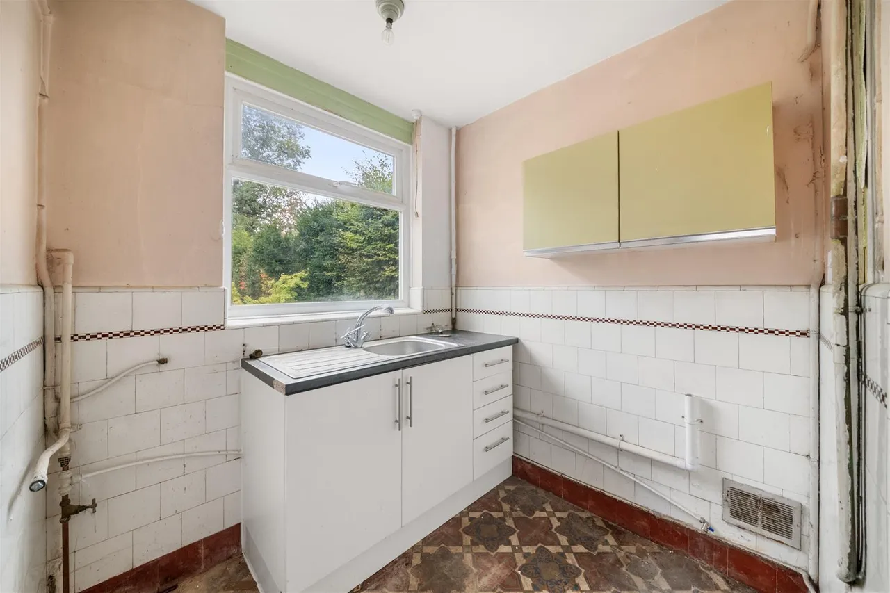 Cranborne Avenue, Norwood Green, photo 5