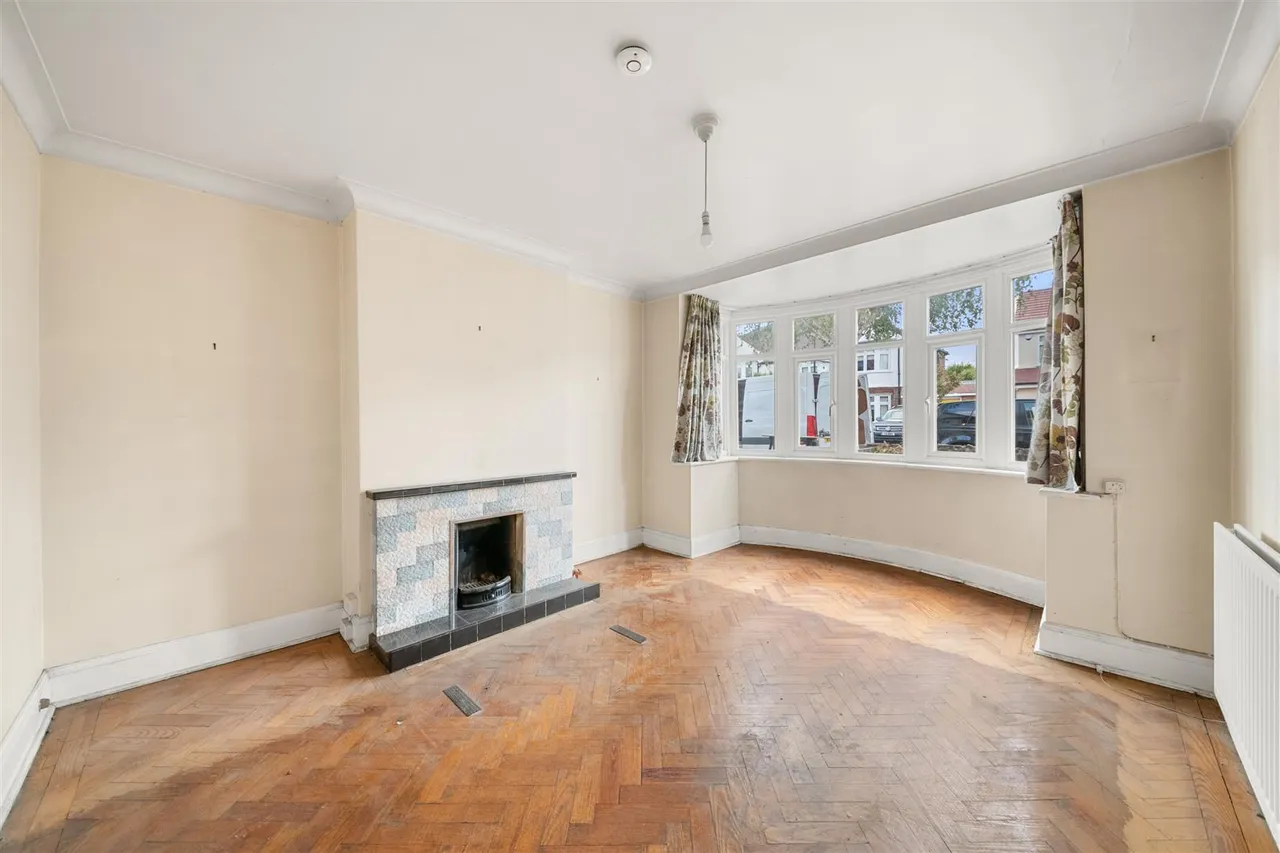 Cranborne Avenue, Norwood Green, photo 2