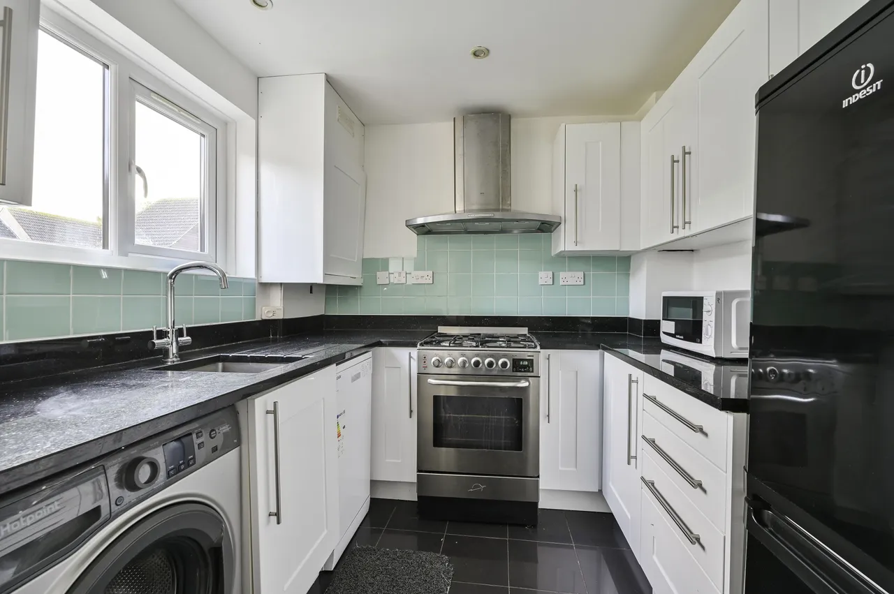 61 Jade Close, London, photo 2