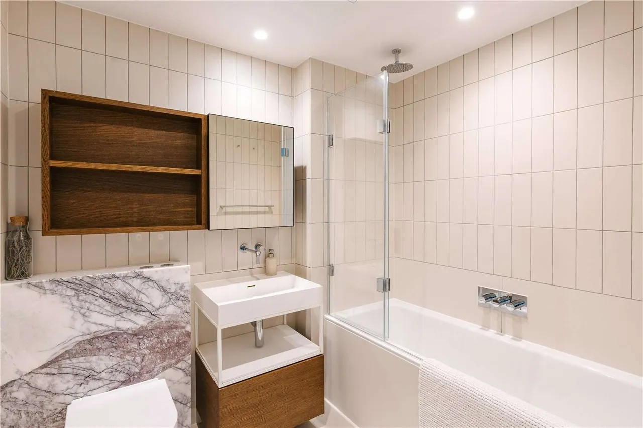 Little Britain, London, EC1A 7BR, photo 8