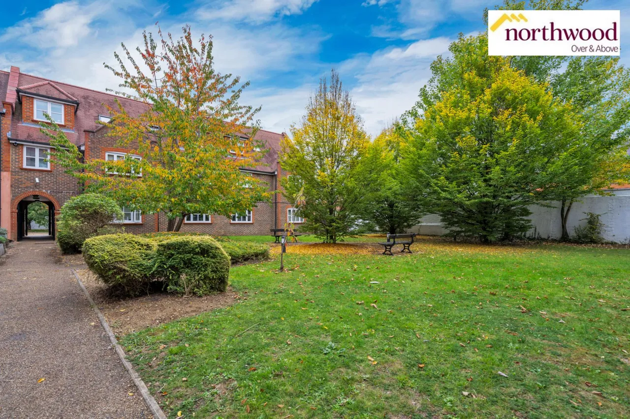 Gammons Lane, Watford, WD24, photo 2