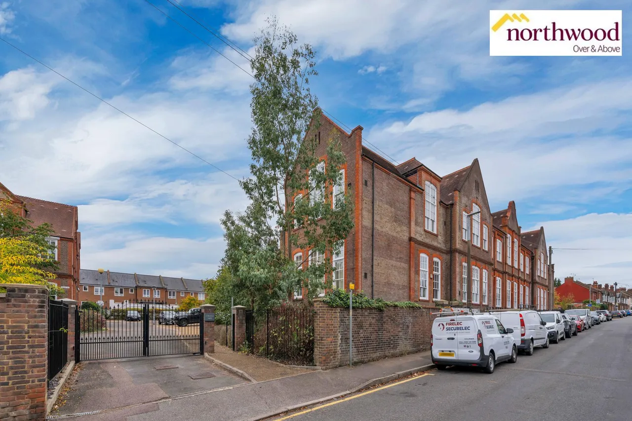 Gammons Lane, Watford, WD24, photo 18