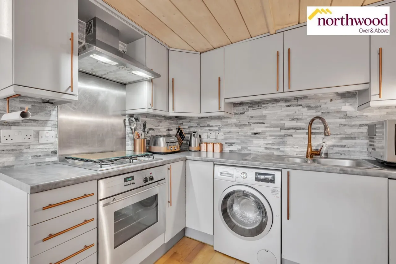 Gammons Lane, Watford, WD24, photo 6